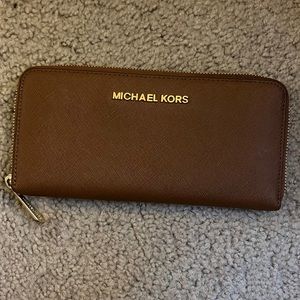 Michael Kors Wallet Gently Used